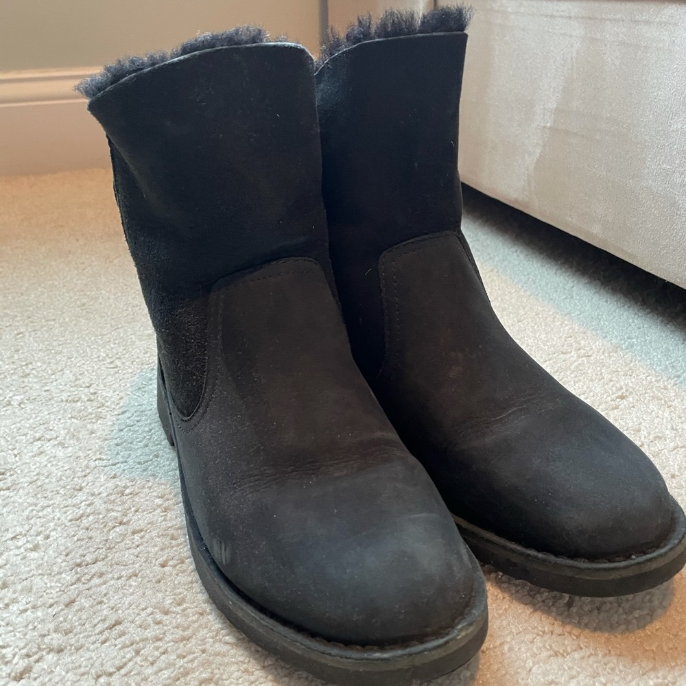 Women’s UGG Naiyah black boots size 7
